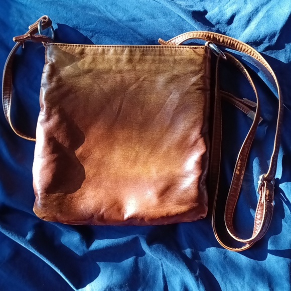 Vintage Leather style purse squarish with quilt pattern studs and zippers. - Picture 7 of 8